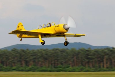 ist nicht einfach, die Drehung des Propellers vollständig und den Rest des Flugzeugs scharf abzubilden