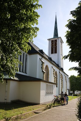 Eine der Kirchen in Schloß Holte (St. Ursula)