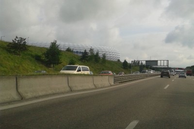 Morgens auf der A9 bei München. Zu sehen hier ist links die Allianz Arena und der Stadteinwärtsfahrende Stau.